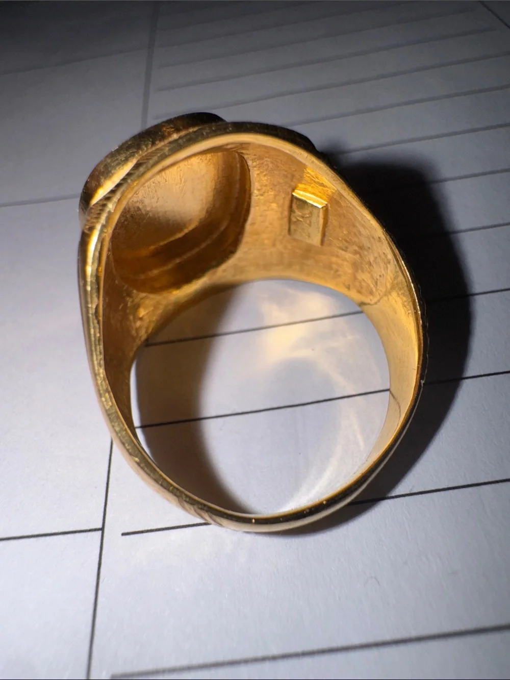 Solid 22 ct Gold Men's Engraved Signet Ring - Classic Style 11.45 grams